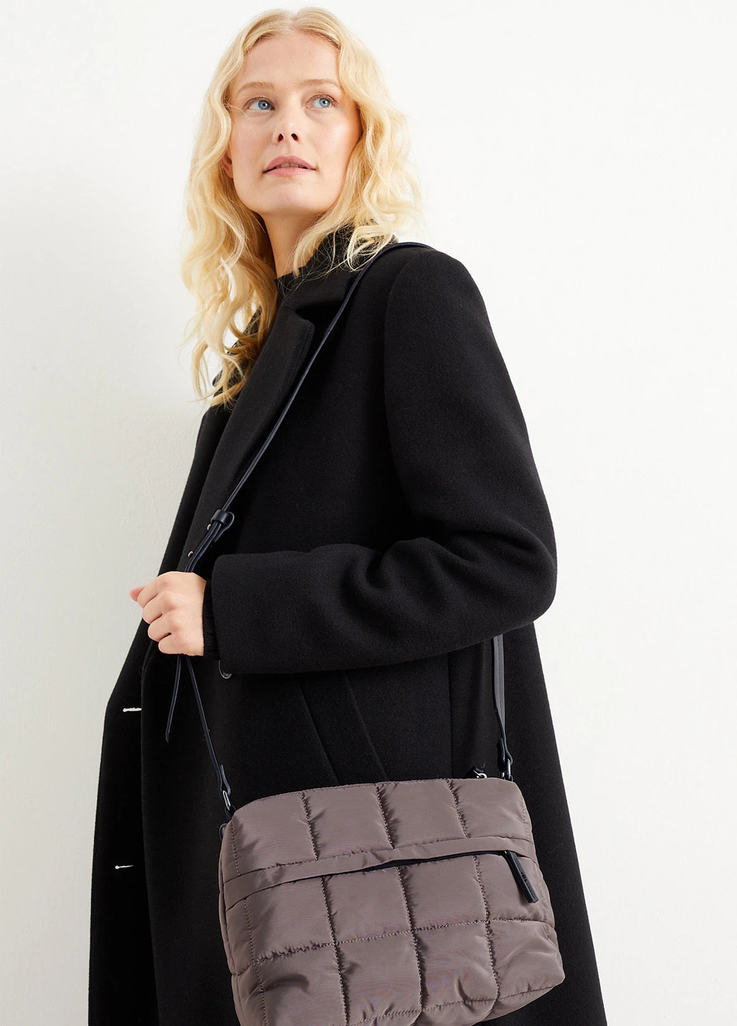 Свобода движений и функционал в одном аксессуаре – сумка через плечо на Kasta